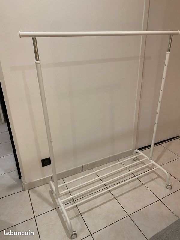 Portant/ porte vêtements Rigga Ikea blanc (image 1)