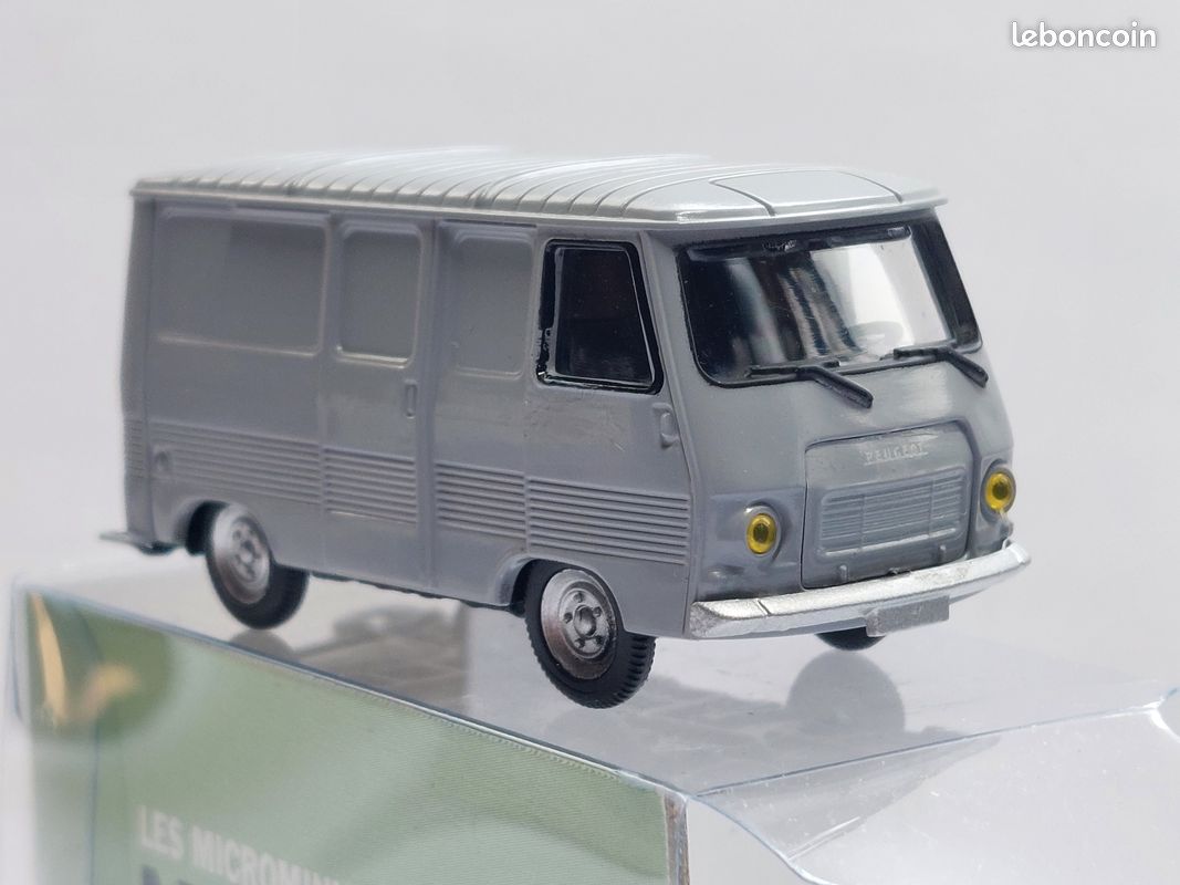 Norev - Peugeot fourgon J7 "Levitan" , légères déformations usuelles