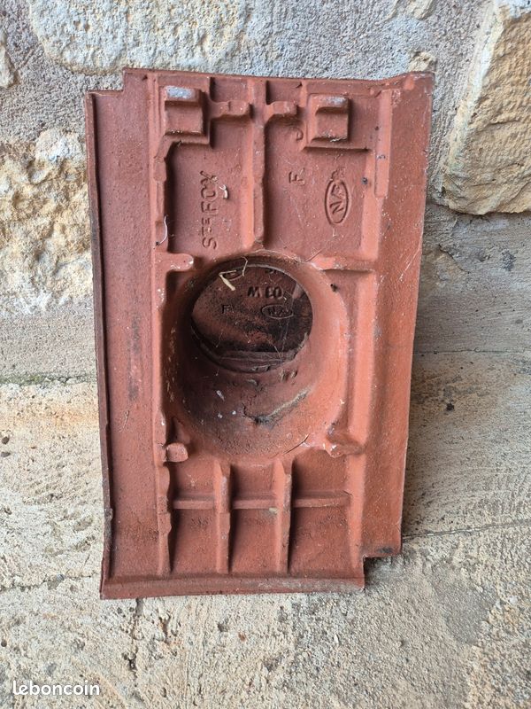 Tuile à douille (image 1)