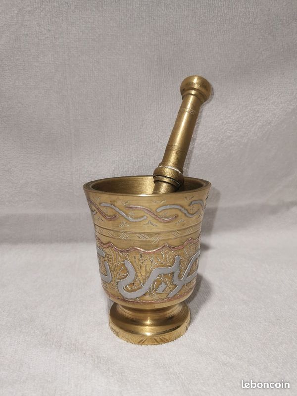 Mortier et pilon d'apothicaire en bronze (image 1)