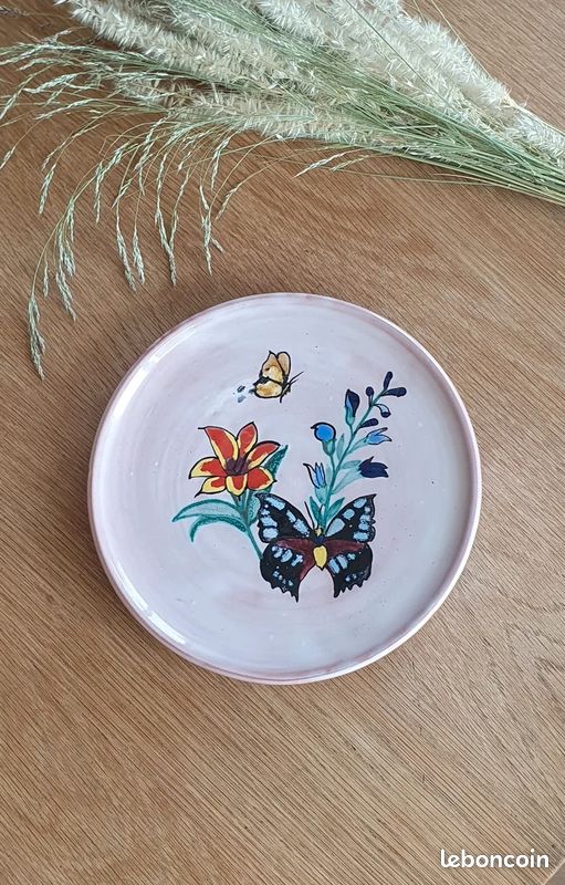 Assiette Papillon En Céramique | Motifs Ailes Papillons | Tons Bleus, Verts, Gris | Émaillage Craquelé