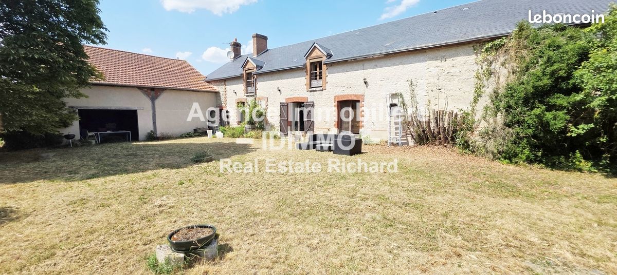 Maison 5 pièces 205 m² · à Corbeilles · 205 m² · 250 000 €