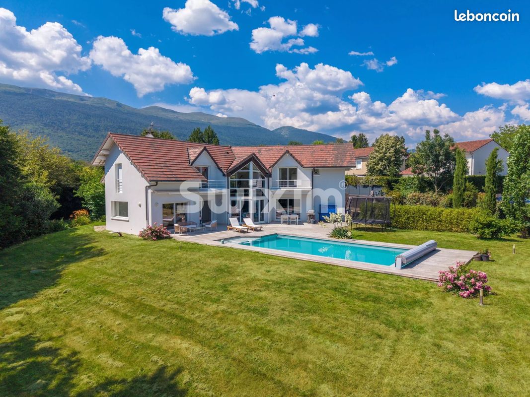 Maison 5 pièces 235 m² · à Saint-Genis-Pouilly · 235 m² · 1 295 000 €