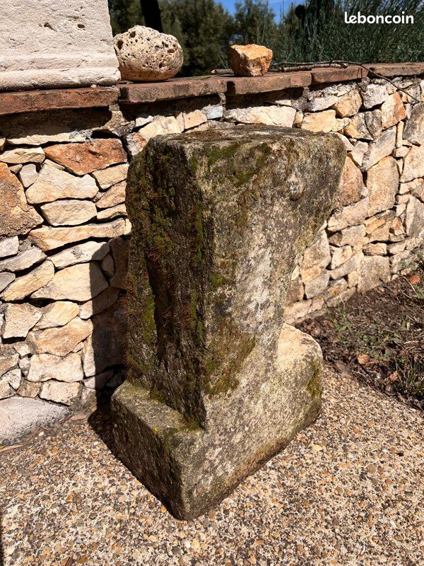 Potence ancienne, jambage en pierre, corbeau (image 6)
