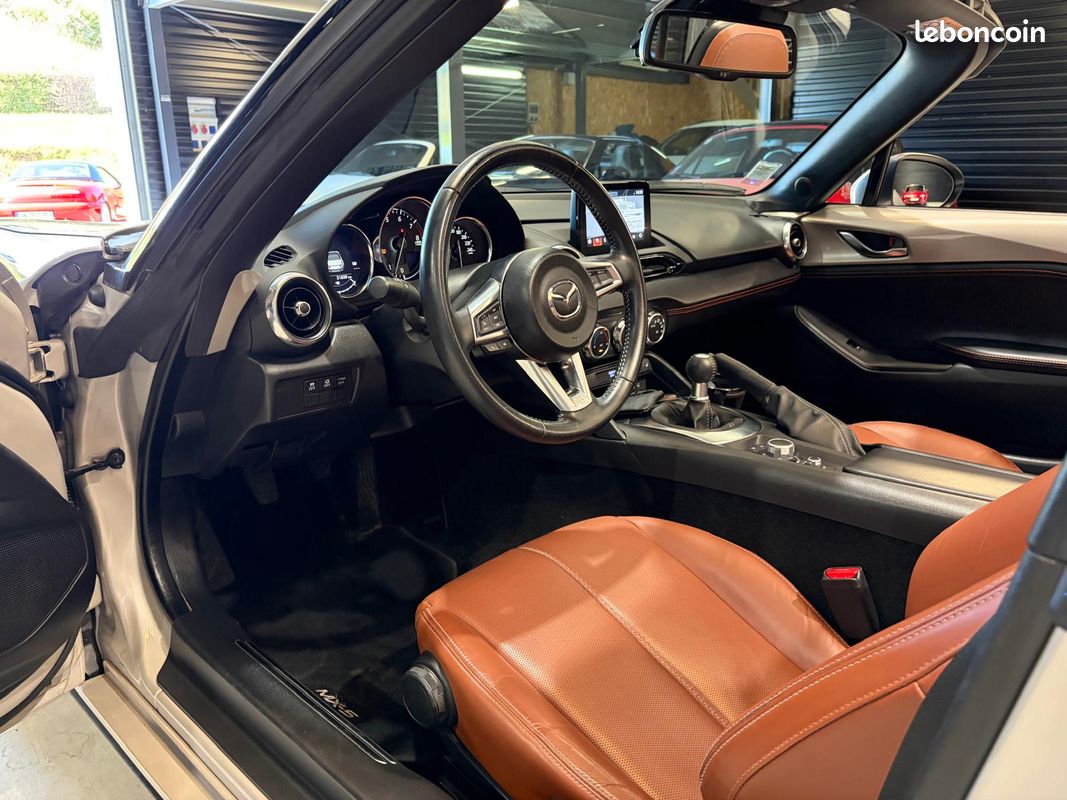 Mazda MX-5 ND ST 2.0 SKYACTIV-G 184 SELECTION - 1ERE MAIN - 2022 - Intérrieur Cognac - Porte bagage - CAMERA - CARPLAY (image 11)