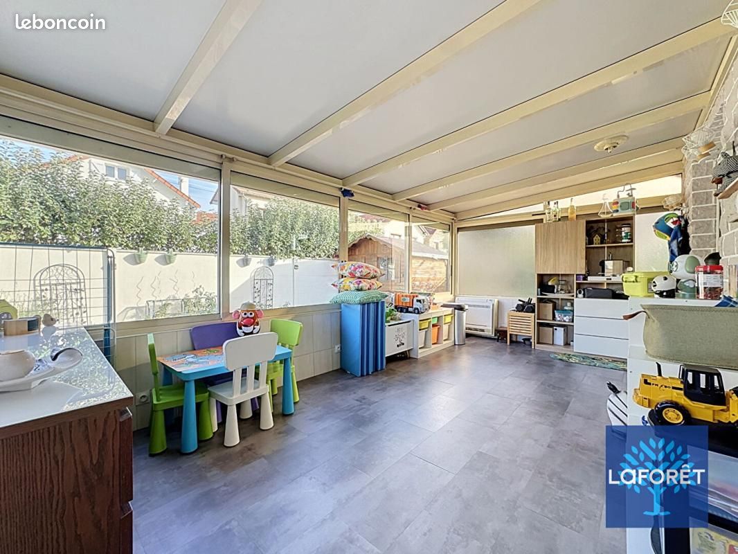 Maison 4 pièces 92 m² · à Sainte-Geneviève-des-Bois · 92 m² · 335 000 €