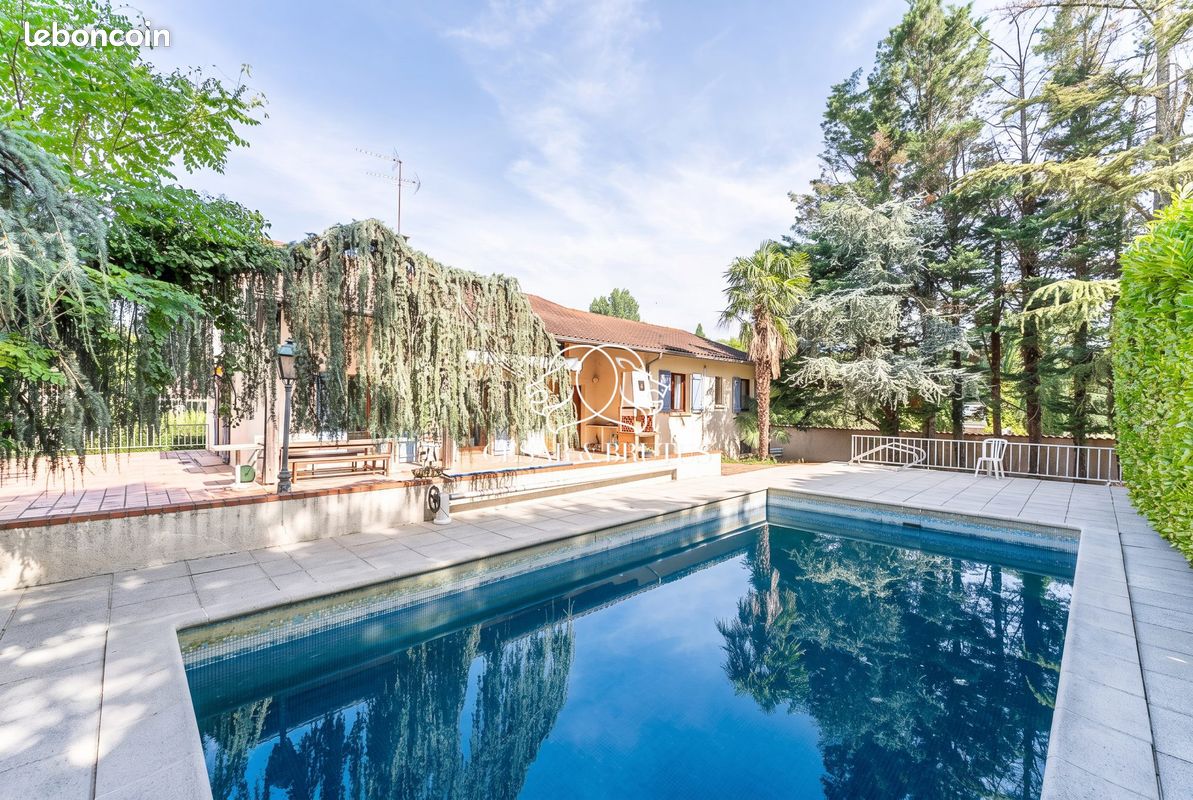 Maison 9 pièces 215 m² · à Collonges-au-Mont-d'Or · 215 m² · 740 000 €