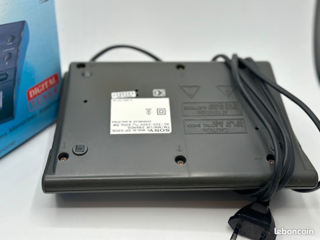 RADIO Vintage of 1991 ! Sony ICF+380L + Test OK ! (Gebraucht) in Genève für CHF 31.9 – mit Lieferung auf kaufen