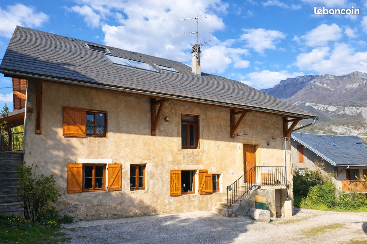 Maison 9 pièces 242 m² · à Chambéry · 242 m² · 385 000 €