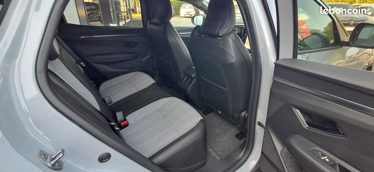Renault Mégane E-TECH 220 AUTONOMIE CONFORT-24 TECHNO (image 9)