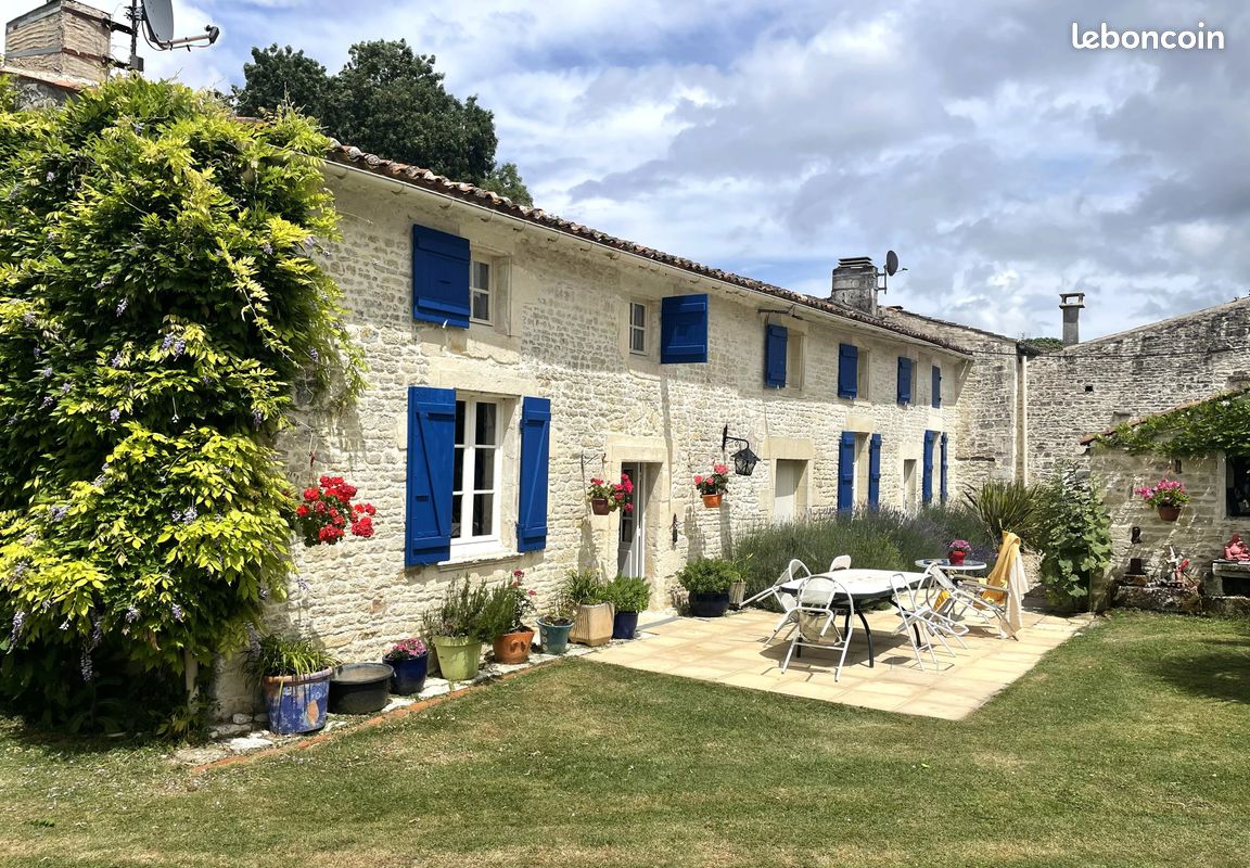 Maison 8 pièces 234 m² · à Saint-Hilaire-de-Villefranche · 234 m² · 318 000 €