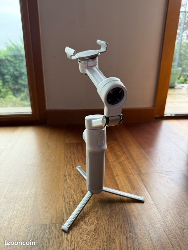 Insta360 Flow Pro 2 (image 1)