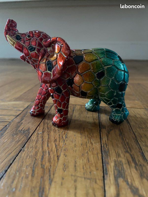 éléphant multicolore - Décoration