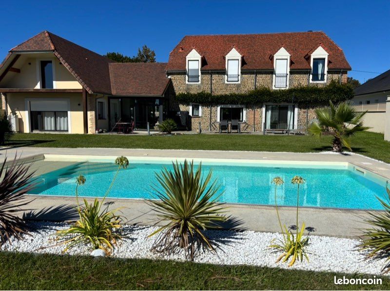 Maison 5 pièces 300 m² · à Sauvagnon · 300 m² · 829 000 €