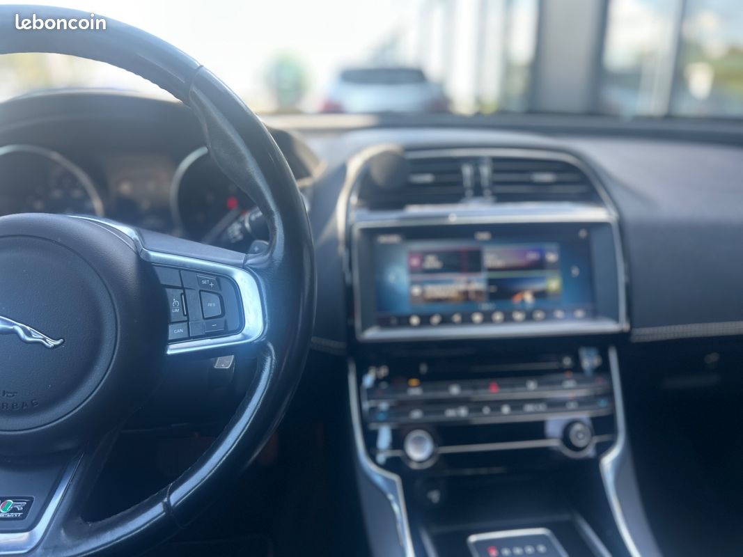 JAGUAR XE XE 2.0 L 180 AWD R-SPORt (image 30)