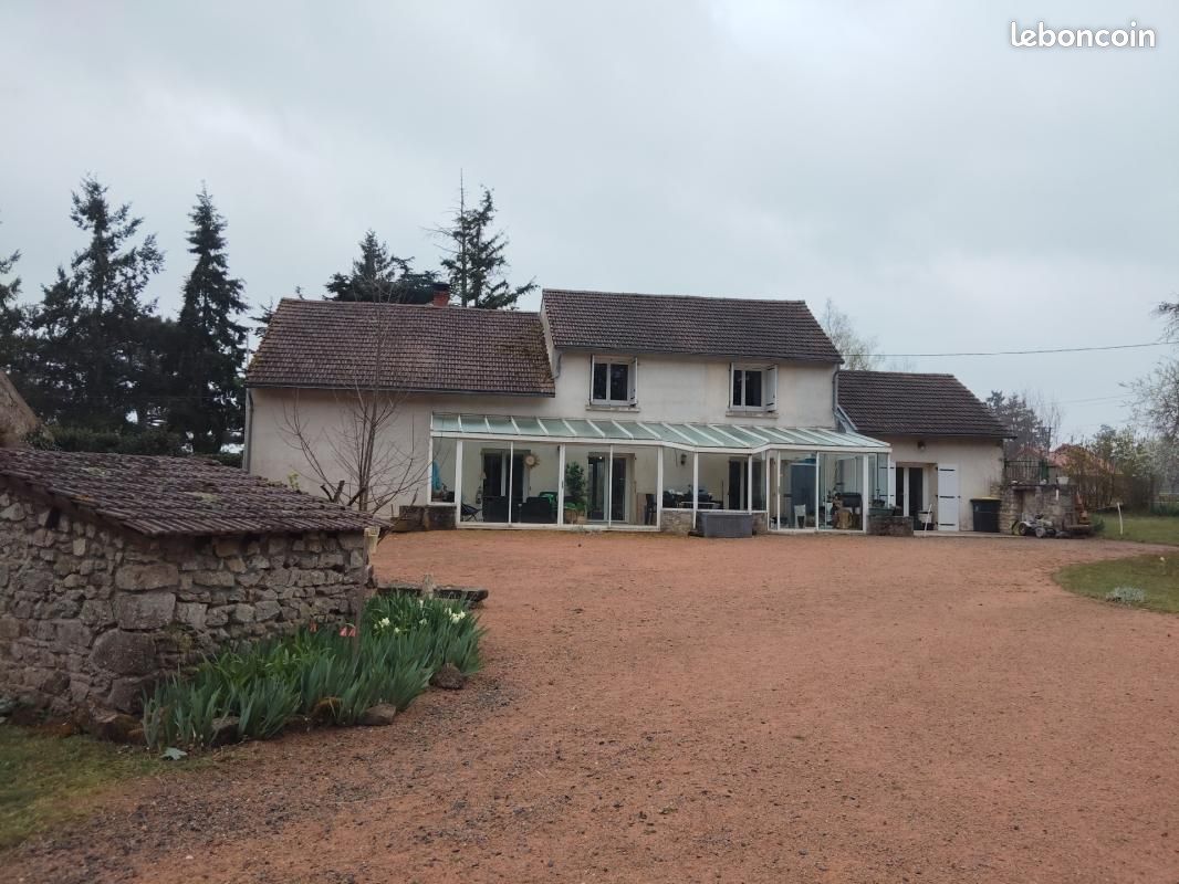 Maison 4 pièces 152 m² · à Vensat · 152 m² · 312 000 €