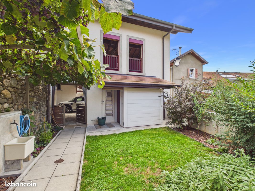 Maison 5 pièces 236 m² · à Perrignier · 236 m² · 790 000 €
