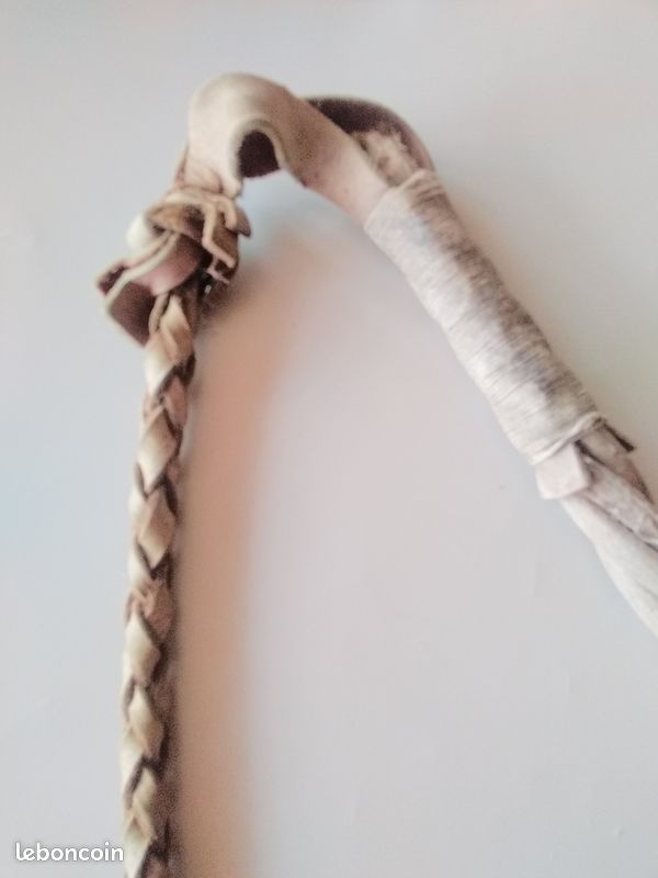 MARTINET MANCHE EN BOIS LANIERE EN CUIR FOUET