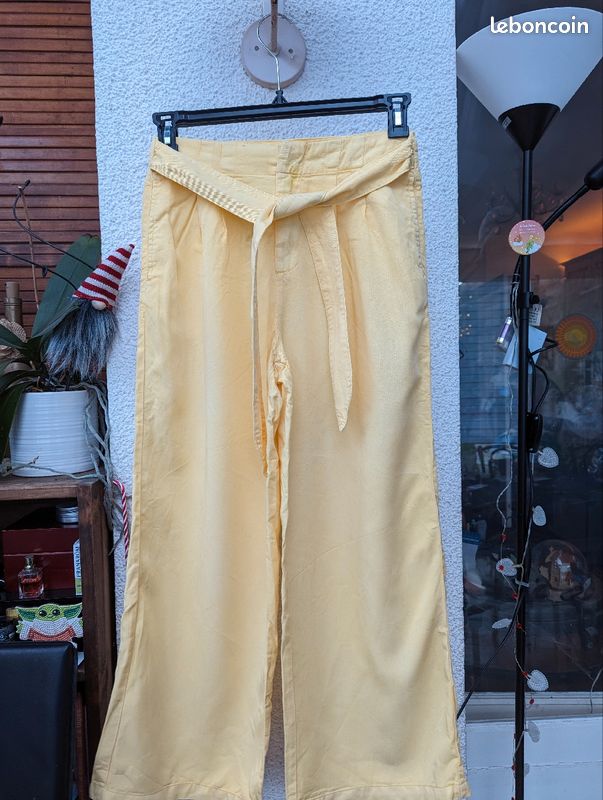C Pantalon Vero Moda jaune pastel Taille 36 (image 1)