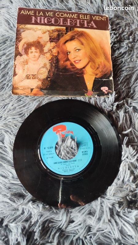Vinyle 45 tours Nicoletta, aime la vie comme elle vient (image 3)