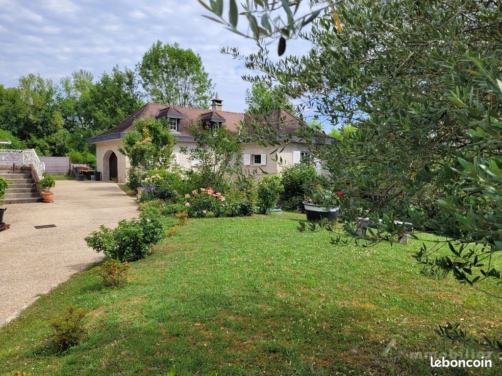 Propriété 11 pièces 440 m² - Turenne 19500 (image principale 7)