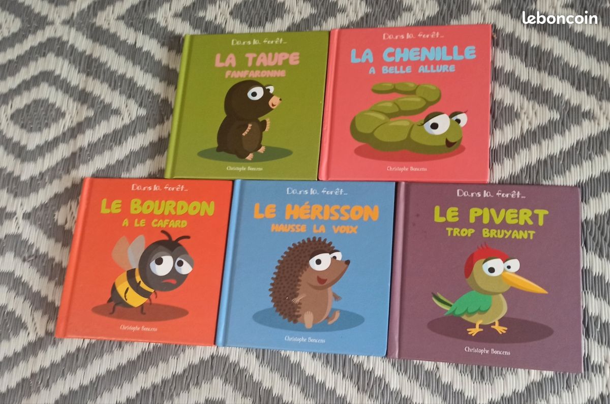 Livres ''dans la forêt'' (image 1)