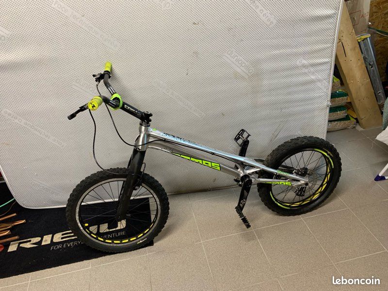 Vélo trial comas 20 pouces Vélos