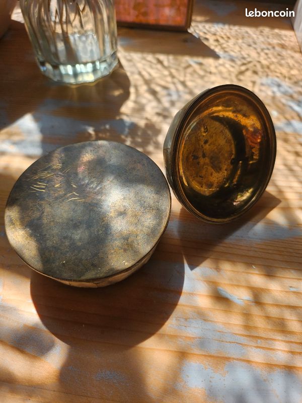 Boîte ancienne en laiton doré recouverte de nacre (image 3)