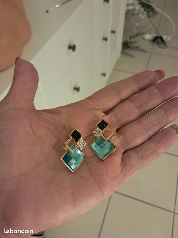 Boucles d'oreilles losanges cristal swarovski (image 3)