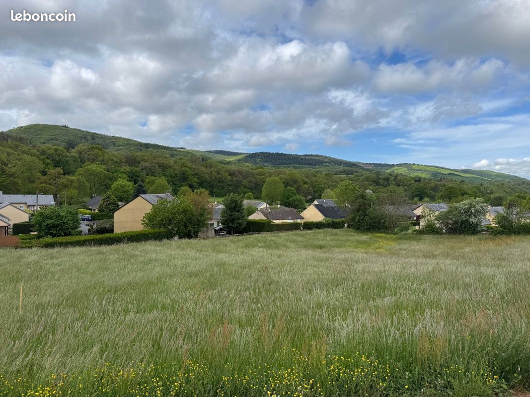Terrain à bâtir de 450 m² à BERTHOLENE · à Bertholène · 35 000 €