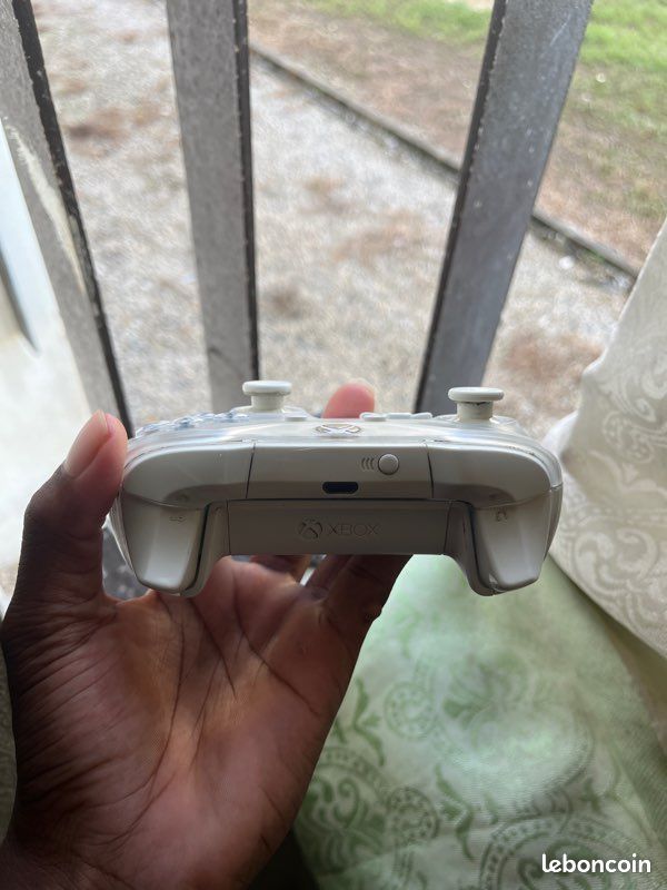 Phantom White (image 2)