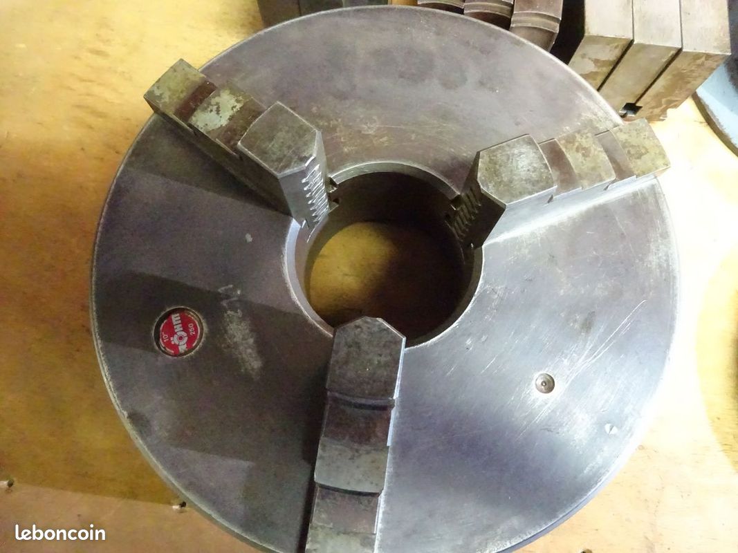 Mandrin 3 mors, marque "pro" ROHM, Ø 250mm, acier, serrage concentrique, avec mors durs monoblocs inter et exter + 2 jeux mors doux (image 3)