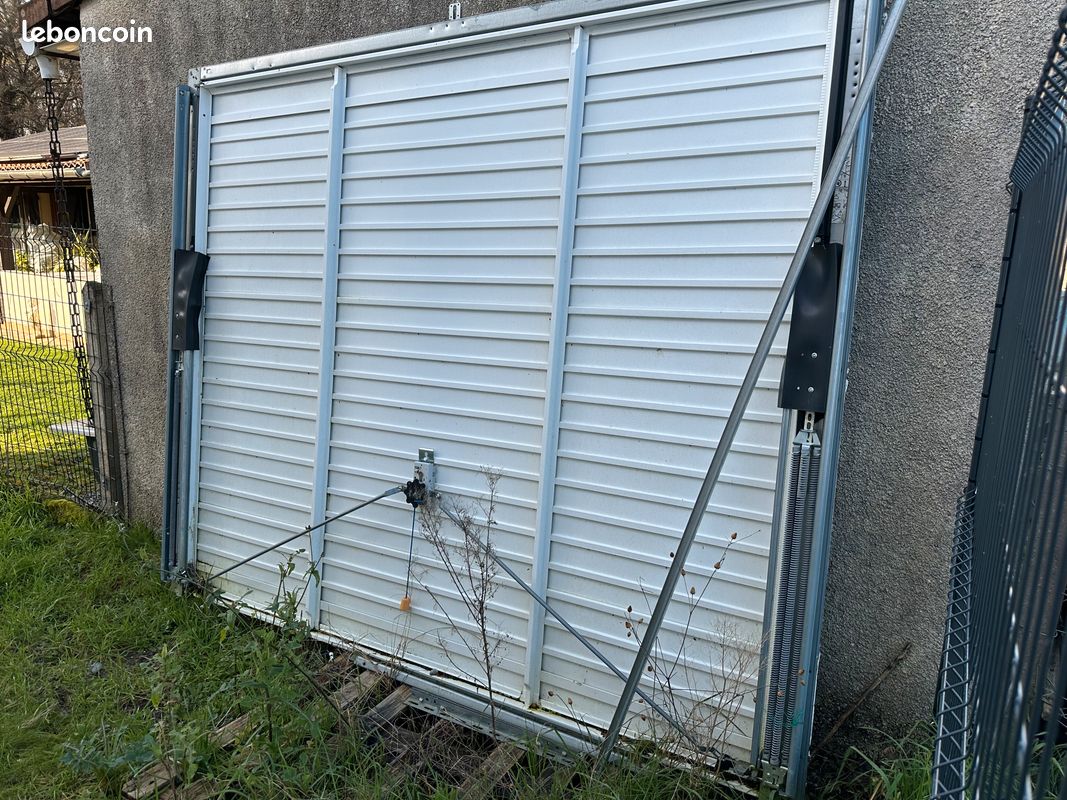 Porte de garage 2,40m x 2m – Bon état (image 1)