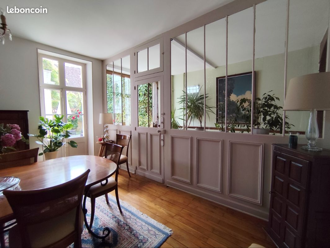 Maison 7 pièces 245 m² · à Saint-Amand-Montrond · 245 m² · 324 400 €