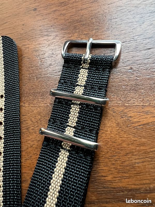 Bracelet De Montre NATO En Nylon Noir Et Beige - Largeur 22 Mm - Style Vintage Militaire - NEUF Sans étiquette