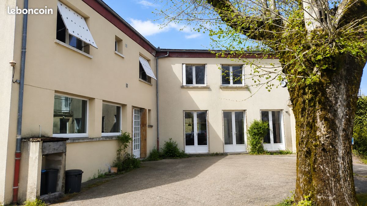 Immeuble 17 pièces 360 m² · à Maussac · 360 m² · 180 000 €