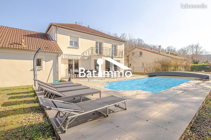 Propriété 7 pièces 182 m²