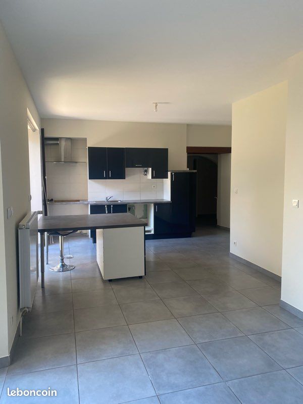 Appartement 3 pièces 75 m² · à Saint-Étienne-de-Saint-Geoirs · 75 m² · 670 €/mois