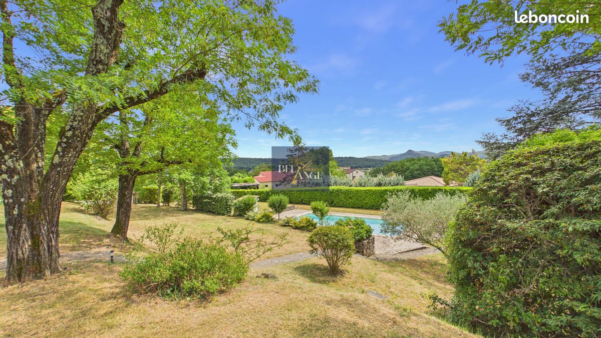 Maison 9 pièces 198 m² · à Ruoms · 198 m² · 412 000 €
