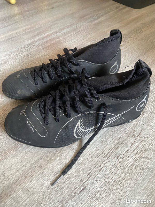 Chaussures de foot nike taille 38 (image 2)