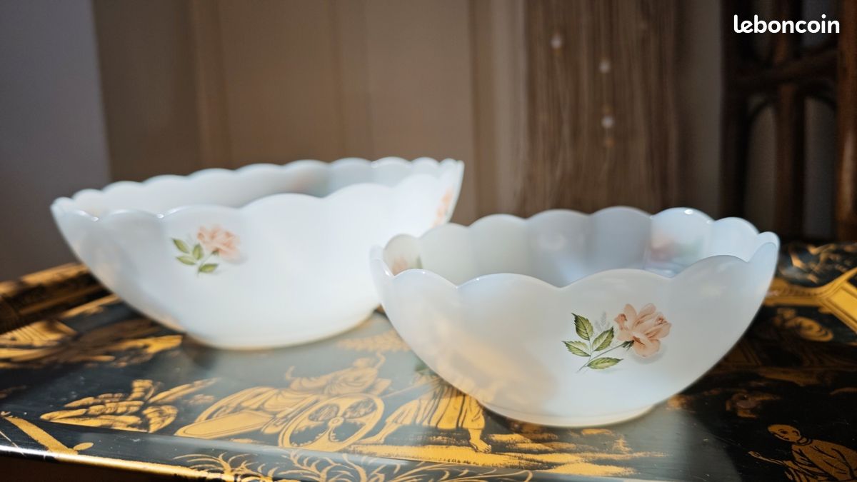 Grand Saladier Arcopal Blanc – Décor Fleurs Vintage – Verre – Occasion