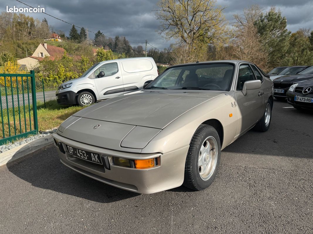 Porsche 924 (image 1)