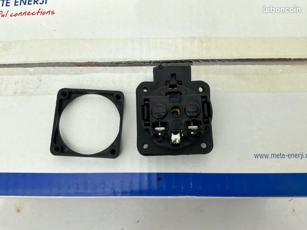 Coffret électrique vide (image 8)