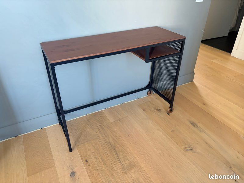 Bureau (image 1)