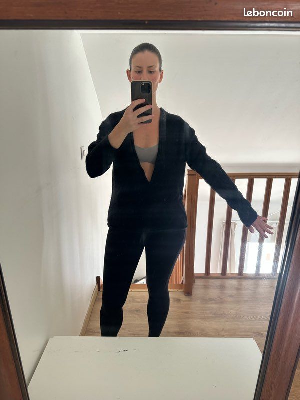Pull en maille de laine mélangée à col en V Na-Kd noir (image 2)