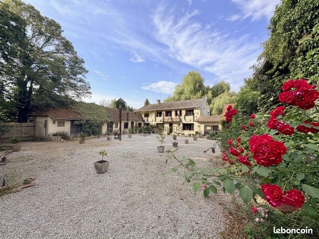 Maison 11 pièces 249 m² · à Wambercourt · 249 m² · 360 000 €