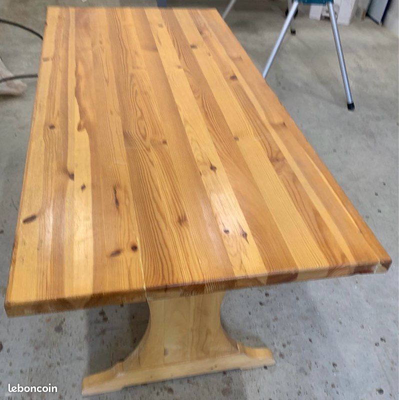 Table en pin massif (image 1)