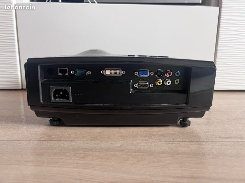 Vidéo projecteur Benq MP782ST (image 2)