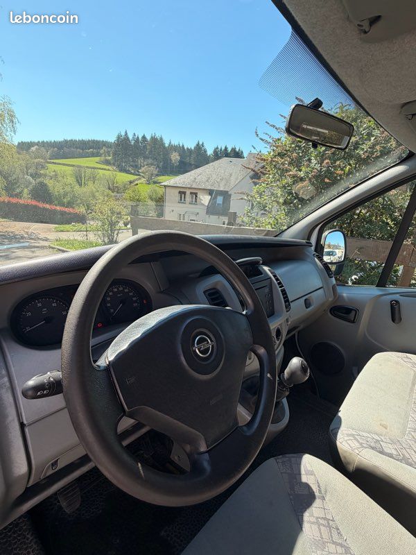 Opel Vivaro 1.9 DCI 82 cv 9 places 1ere Main (image 9)
