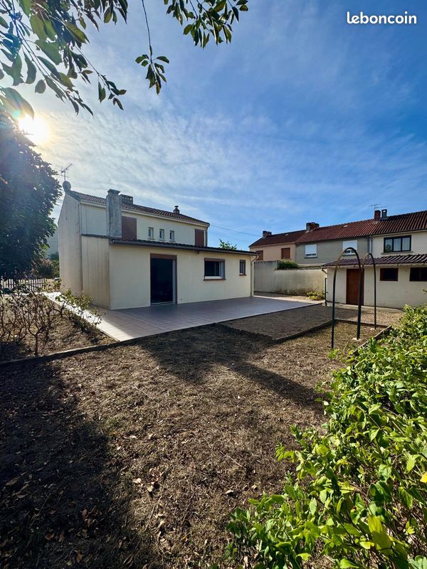 Maison 6 pièces 147 m² · à Saint-Juéry · 147 m² · 172 000 €